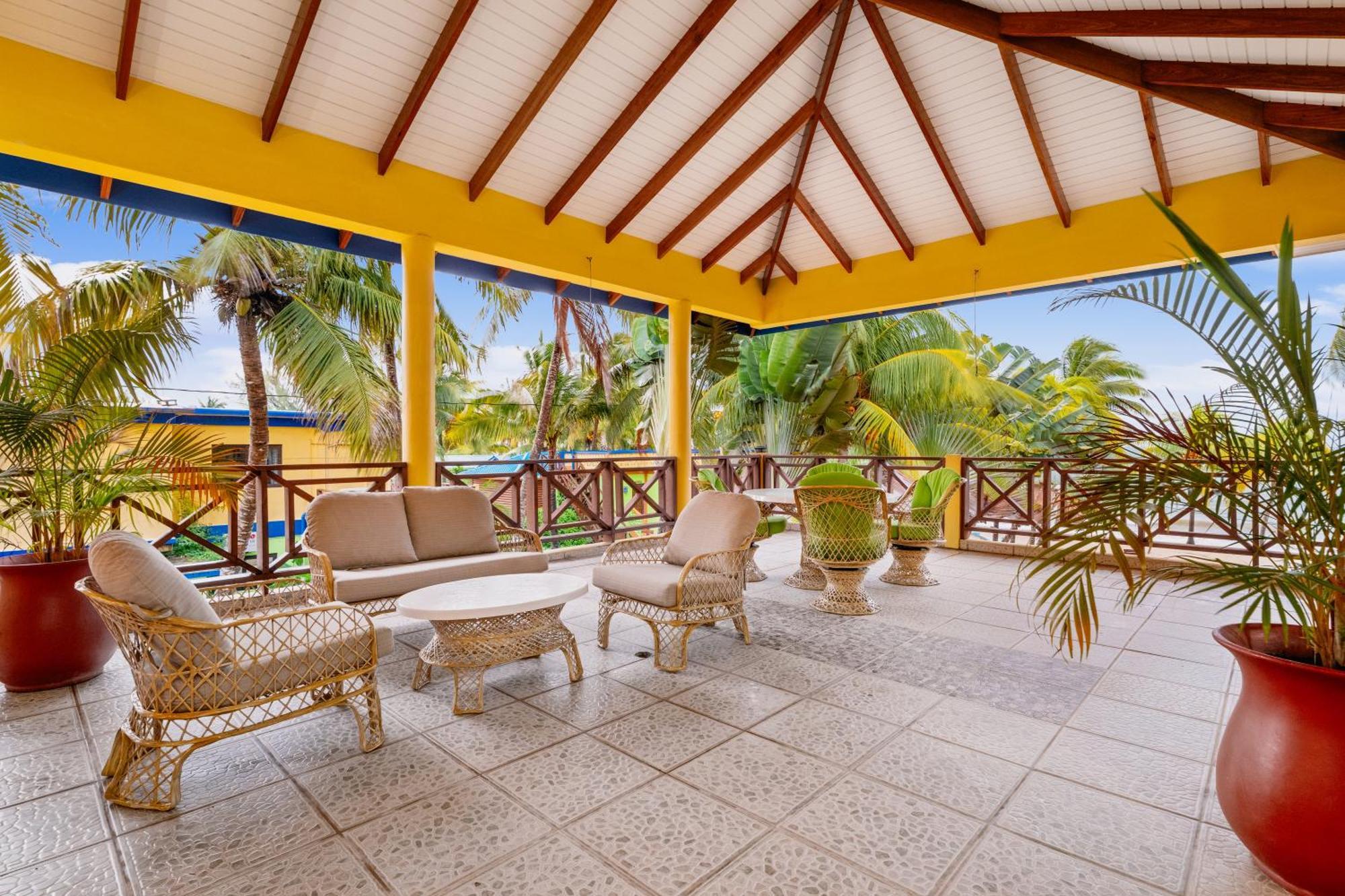 Coconut Row Boutique Hotel Hopkins Bagian luar foto