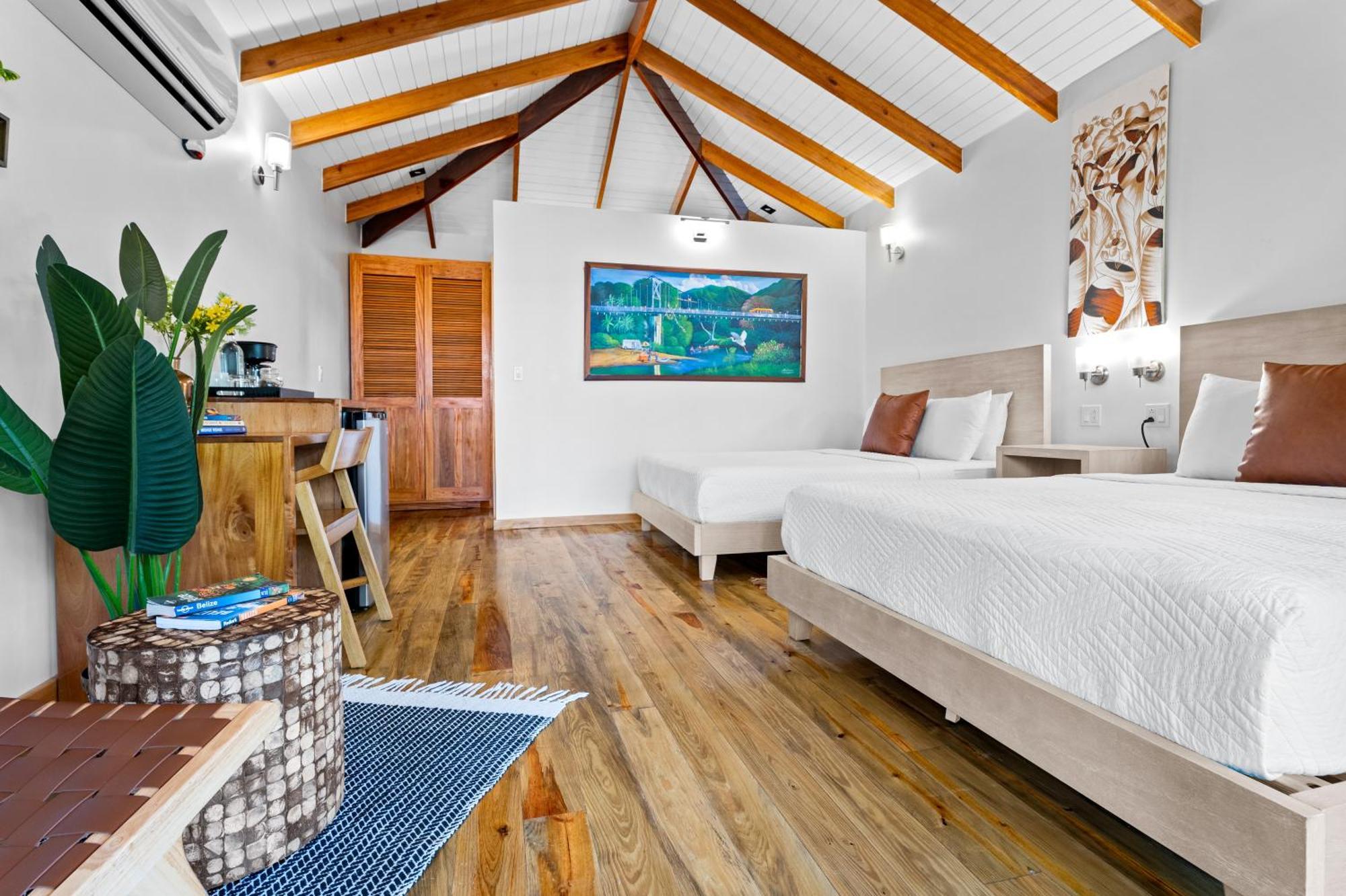 Coconut Row Boutique Hotel Hopkins Bagian luar foto